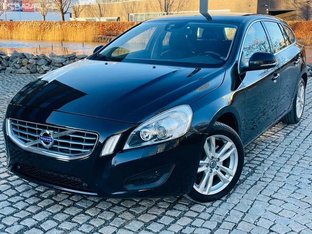 Volvo V60, 2.4D5 MANUÁL VÝHŘEV SERVISKA